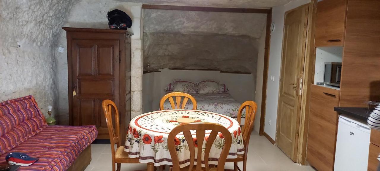 Gite-Civray-De-Touraine Troglo De Denise ภายนอก รูปภาพ